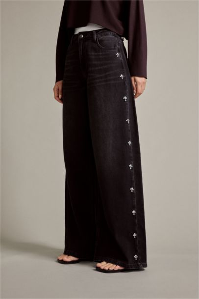 بنطلون جينز قصة مريحة برجل واسع