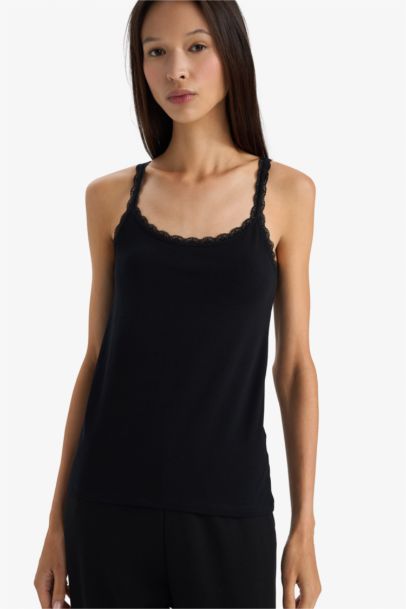 Débardeur noir avec dentelle de Fall in Love