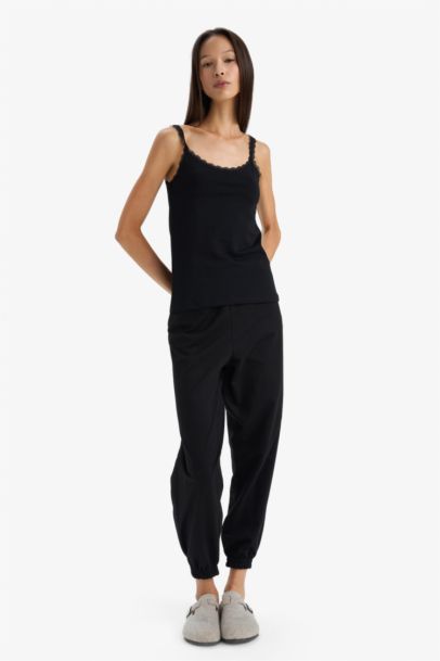 Débardeur noir avec dentelle de Fall in Love