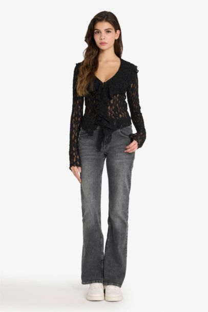 بلوزة ردن طويل دانتيل سليم فيت وياخة V