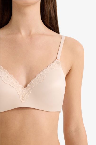 Soutien-gorge en satin rembourré avec dentelle sans armatures