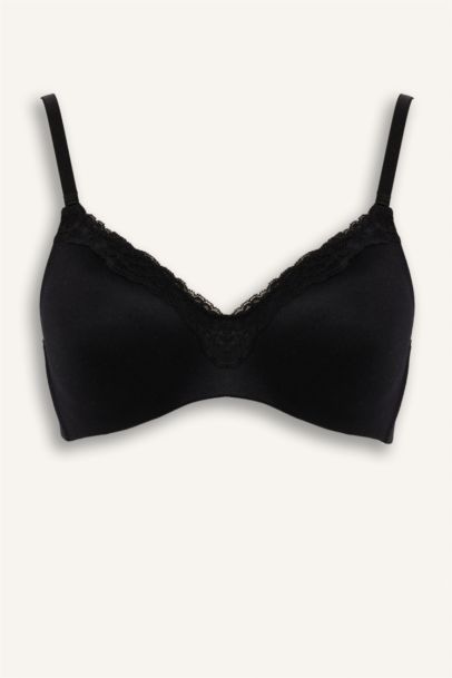 Soutien-gorge en satin rembourré avec dentelle sans armatures