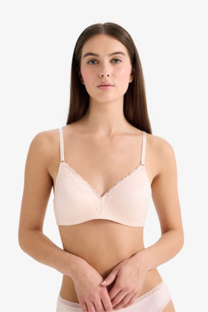 Soutien-gorge en satin rembourré avec dentelle sans armatures