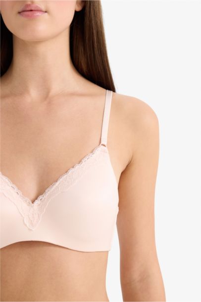 Soutien-gorge en satin rembourré avec dentelle sans armatures