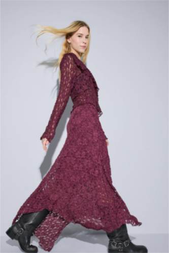 تنورة ميدي بخصر عادي وقصة A