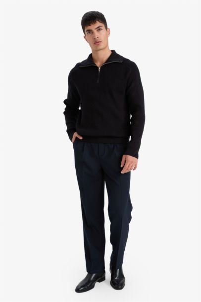 بنطلون برجل عادي