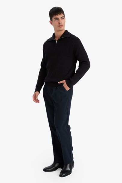 بنطلون برجل عادي