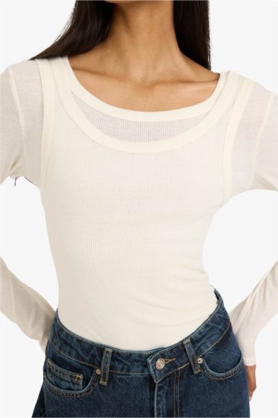 Футболка в рубчик с круглым вырезом и длинным рукавом