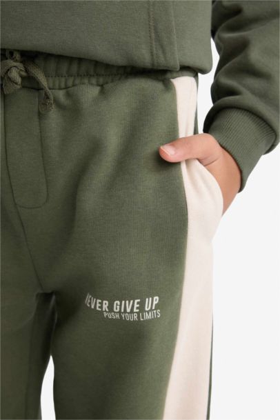 سروال بطبعة شعار قماش سميك كارجو