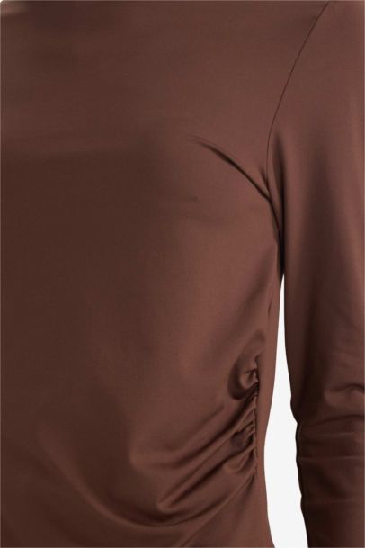 تيشيرت ردن طويل مخصر سليم فيت وياخة مستديرة