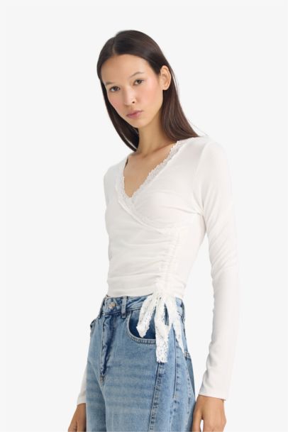 Fitted V-Neck Lace Detail Long Sleeve T-Shirt