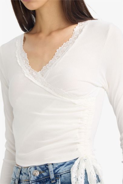 Fitted V-Neck Lace Detail Long Sleeve T-Shirt