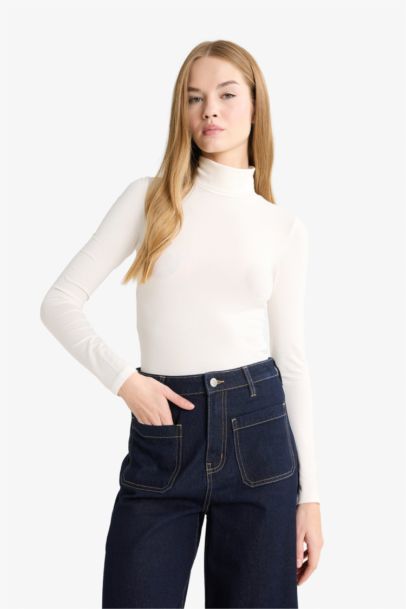 تيشيرت كم طويل مخصر بياقة عالية