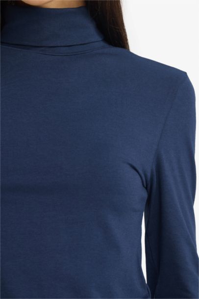 Fitted Turtleneck Modal Long Sleeve T-shirt