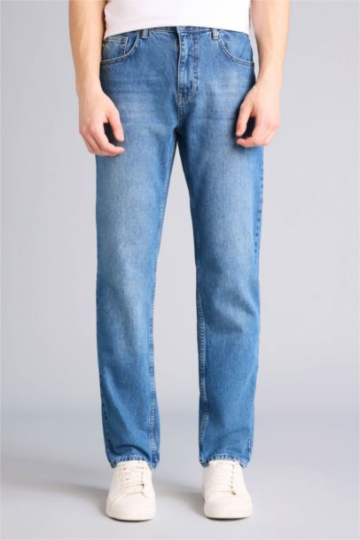 بنطرون برجل ضيق