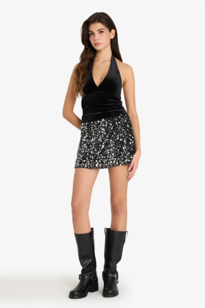 بلوزة مخمل مخصر بياخة هالتر