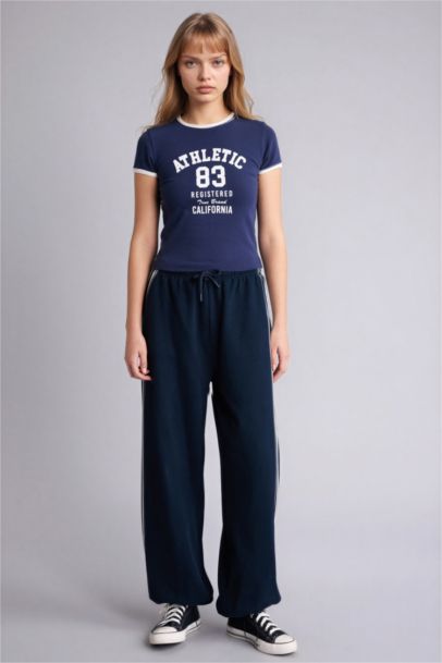 Футболка Fitted в рубчик с принтом и коротким рукавом