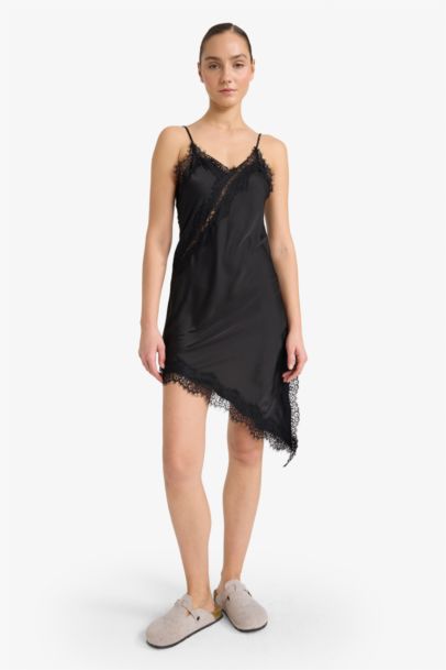 Regular Fit V-Neck Satin Strappy Nightgown