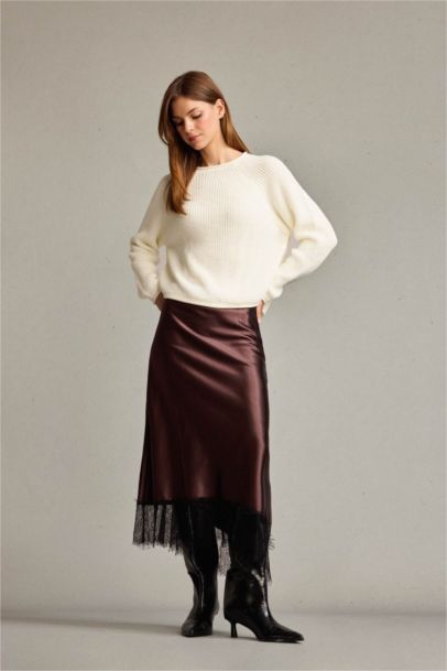 تنورة ستان بخصر عادي