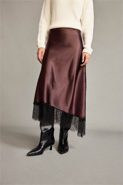 تنورة ستان بخصر عادي