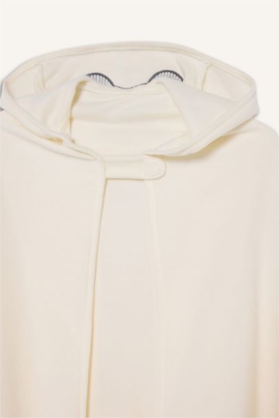 بانشو ولادي بغطاء للرأس