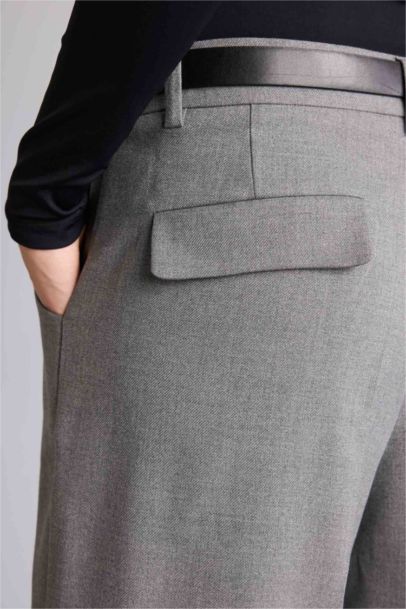 Pantalon taille haute avec poches Coupe carotte