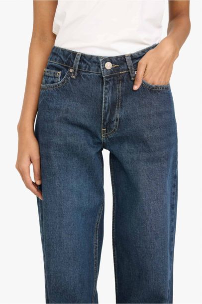 سروال جينز بخصر منخفض