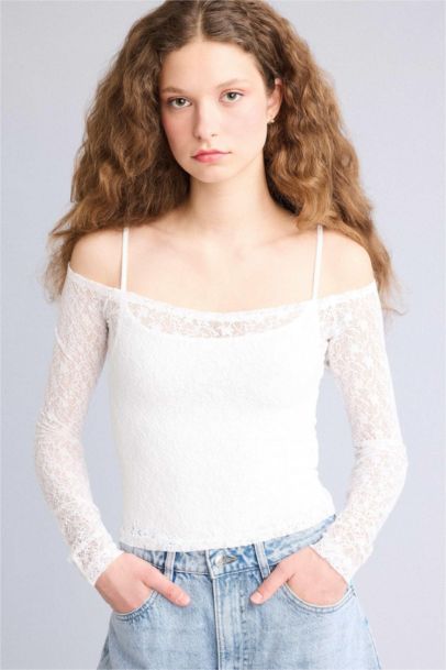 Fitted иығы ашық шілтерлі футболка