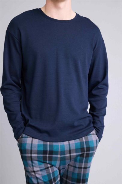 بلوزة أوفر سايز بياقة مستديرة