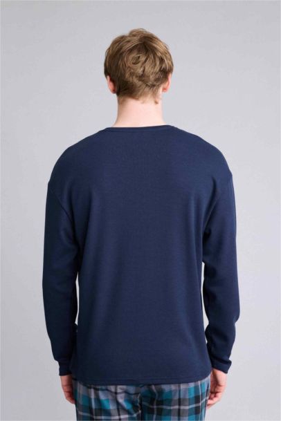 بلوزة أوفر سايز بياقة مستديرة