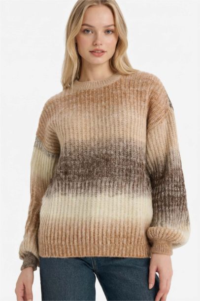 بلوز صوف قصة عادية بياخة مستديرة منقوش