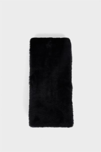 Woman Faux Fur Scarf