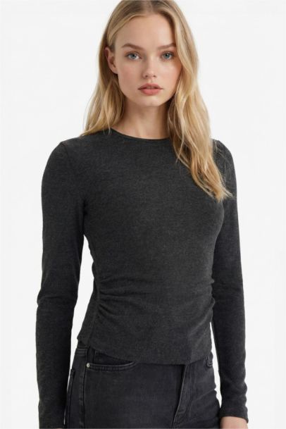 Fitted Crew Neck Long Sleeve T-Shirt