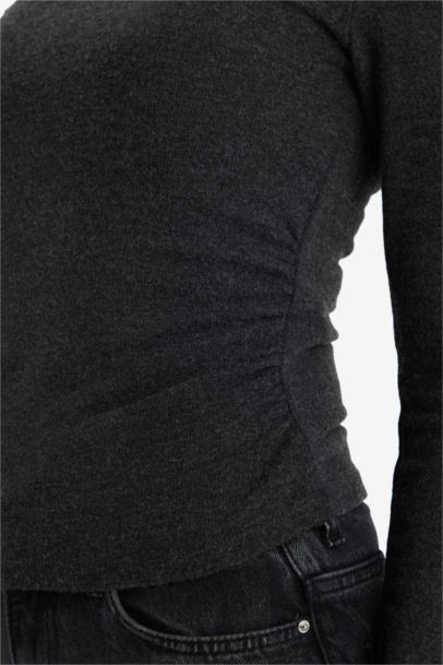 Fitted Crew Neck Long Sleeve T-Shirt