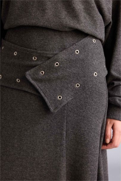 A Cut Normal Waist Midi Knitted Skirt