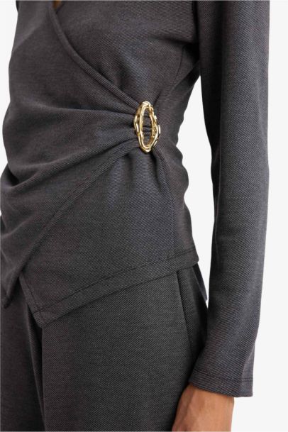 تيشيرت ردن طويل قصة عادية وياخة V