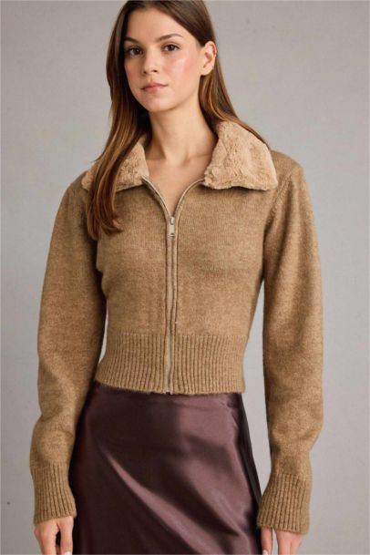 Slim Fit Faux Fur Collar Zippered Cardigan