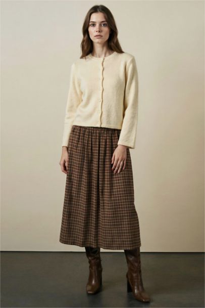 جاكيت تريكو قصة عادية بياخة مستديرة