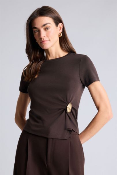 Slım Fıt Aksesuar Detaylı Ribana Tişört