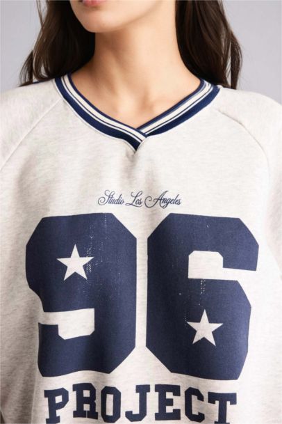 Oversıze V Yaka Baskılı Kalın Kumaş Sweatshirt