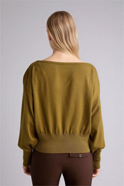 بلوز تريكو قصة عادية بكتف مكشوف