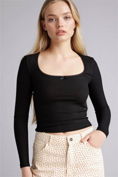 Fitted U жағалы ұзын жеңді футболка