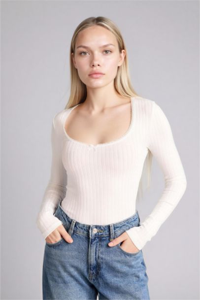 Fitted U жағалы ұзын жеңді футболка