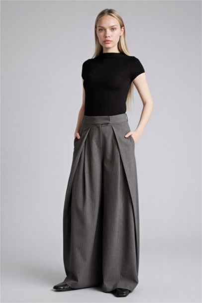 بنطلون جينز وايد ليج برجل عادية وخصر عالي