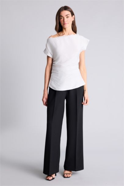 Fıtted Kayık Yaka Kısa Kollu Bluz