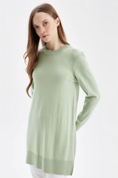 Кофта стандартного кроя с круглым вырезом