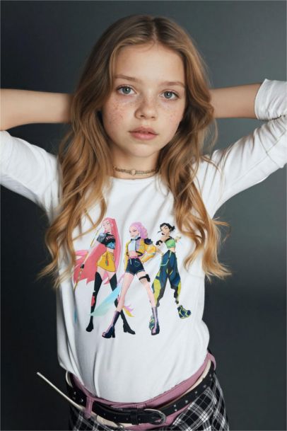 تيشيرت بناتي سليم فيت من فرقة كيبوب ديمون هانترز