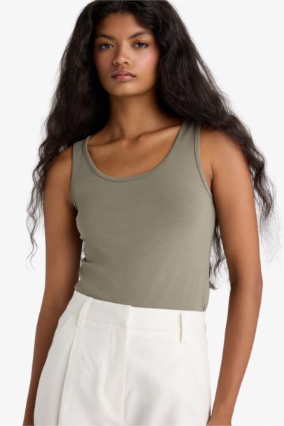 Slim Fit Basic Round Collar Sleeveless Tank Top