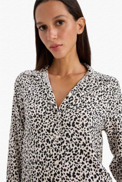 قميص طويل ردن طويل مطبوع قصة عادية