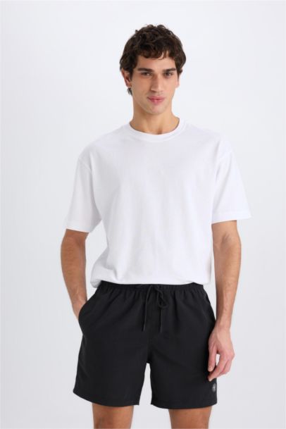 شورت سباحة قصير